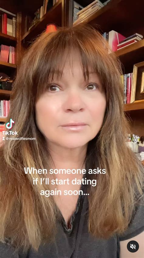 Valerie Bertinelli, 64, poses for mirror selfie in her bra and ...